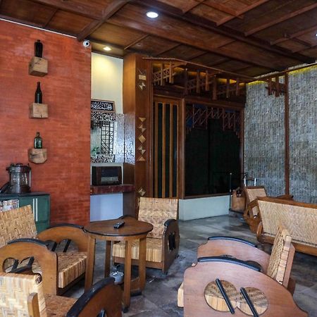Urbanview Hotel Syariah Wisnugraha By Reddoorz 日惹 外观 照片