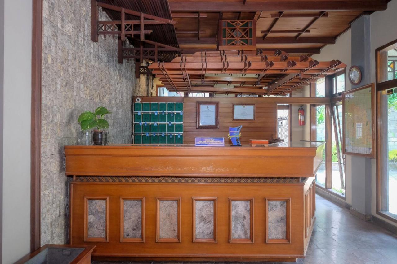 Urbanview Hotel Syariah Wisnugraha By Reddoorz 日惹 外观 照片