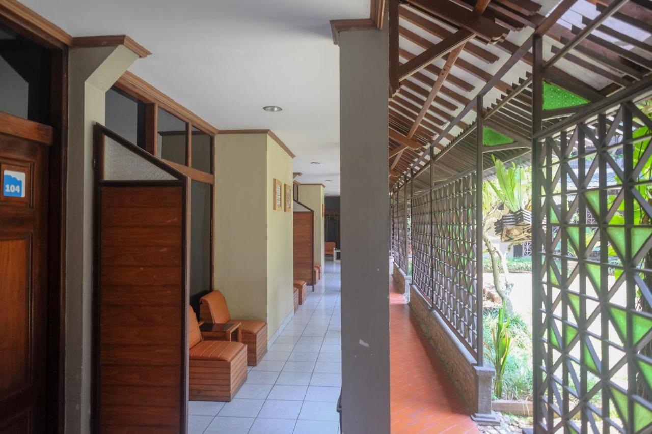 Urbanview Hotel Syariah Wisnugraha By Reddoorz 日惹 外观 照片
