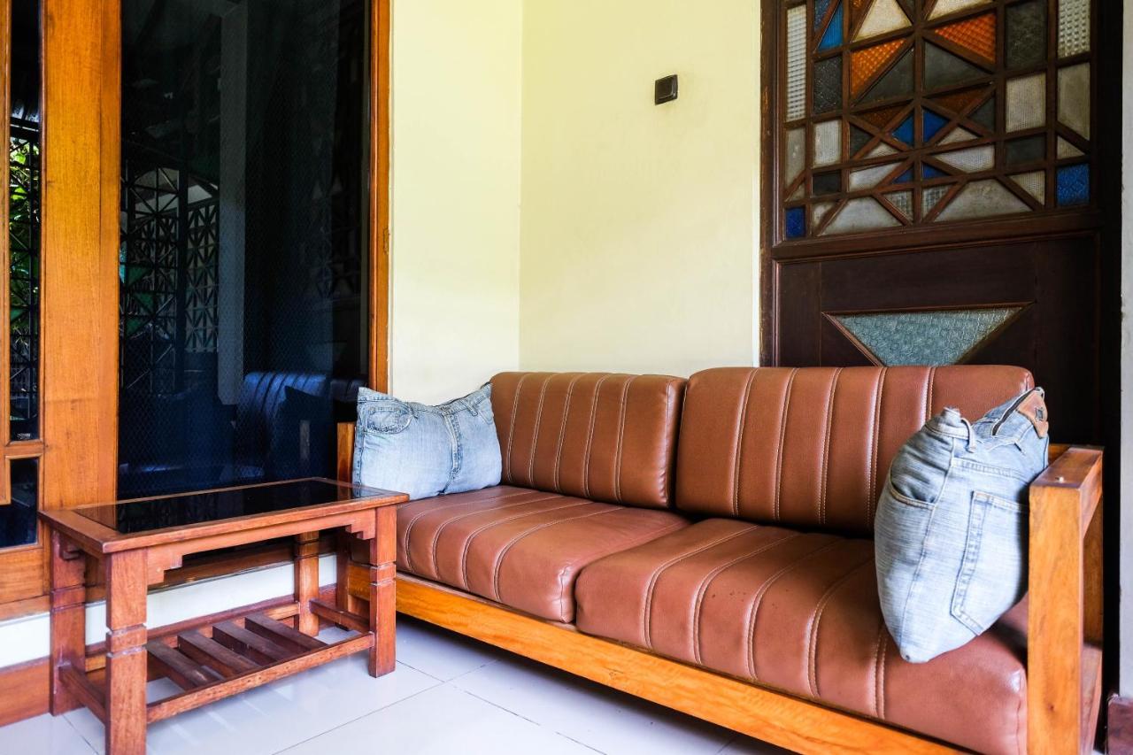 Urbanview Hotel Syariah Wisnugraha By Reddoorz 日惹 外观 照片