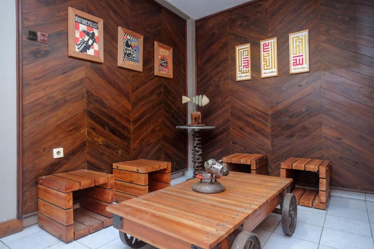 Urbanview Hotel Syariah Wisnugraha By Reddoorz 日惹 外观 照片