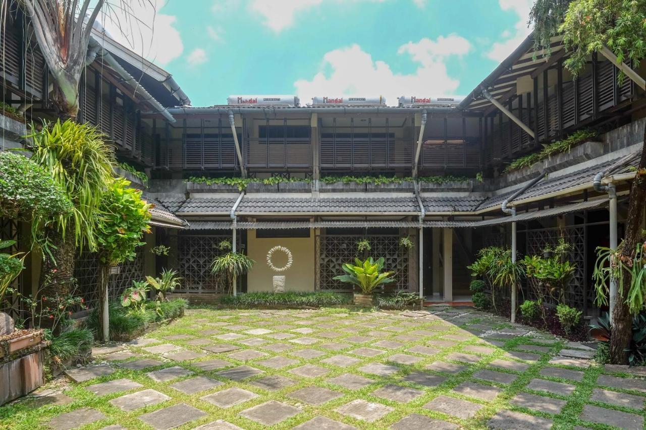 Urbanview Hotel Syariah Wisnugraha By Reddoorz 日惹 外观 照片