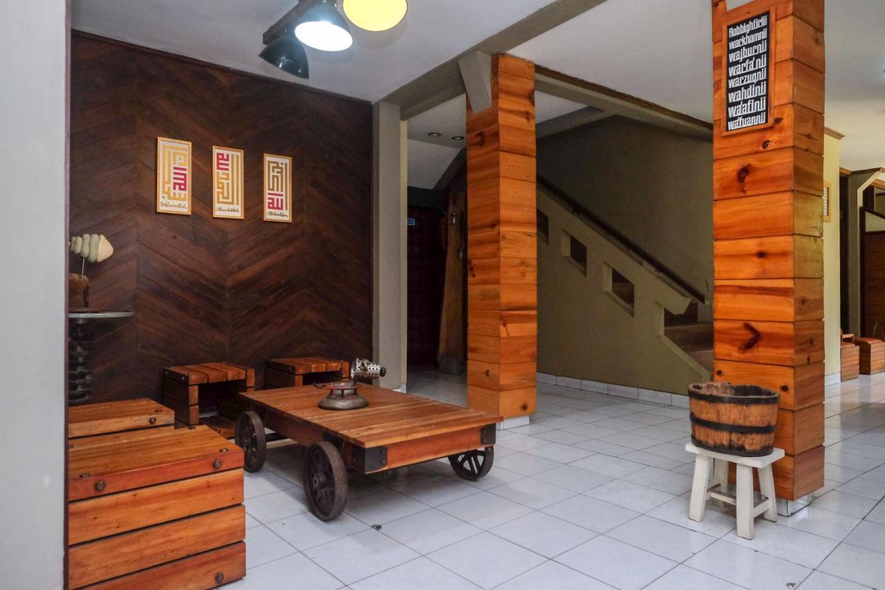 Urbanview Hotel Syariah Wisnugraha By Reddoorz 日惹 外观 照片