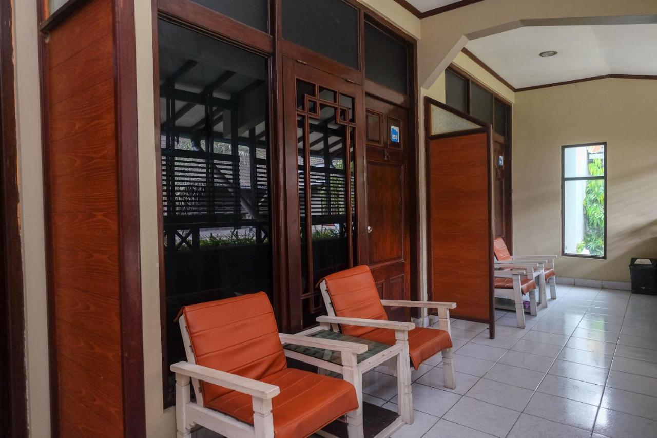 Urbanview Hotel Syariah Wisnugraha By Reddoorz 日惹 外观 照片