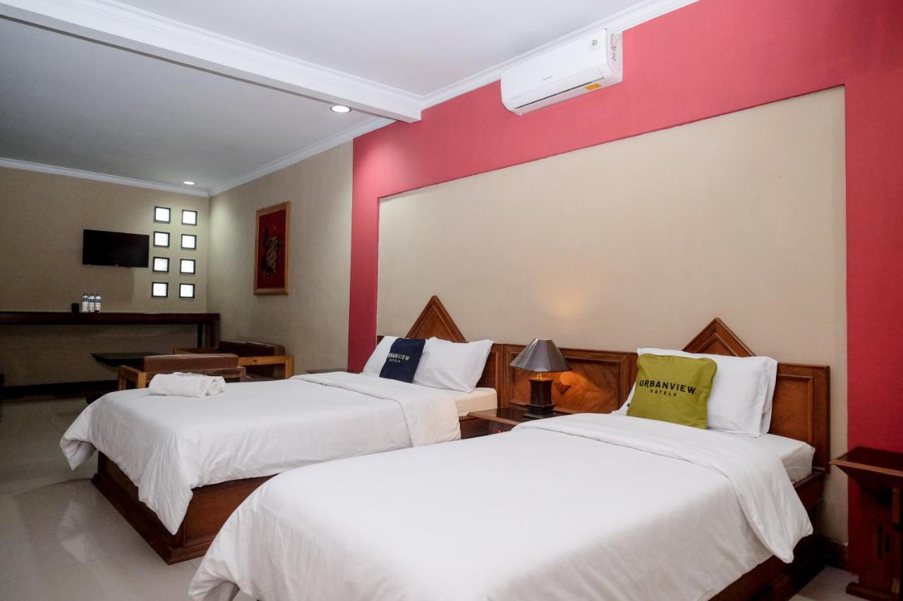 Urbanview Hotel Syariah Wisnugraha By Reddoorz 日惹 外观 照片