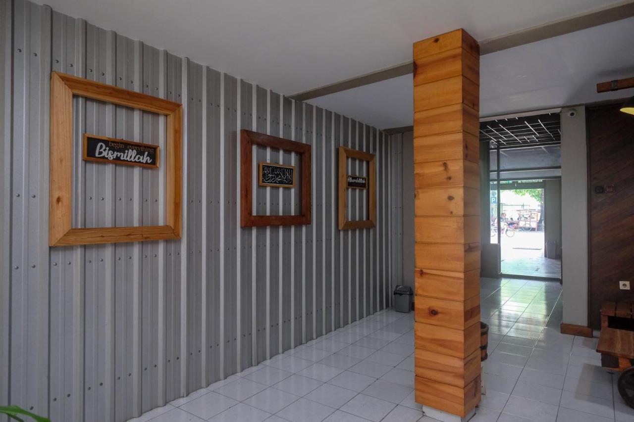 Urbanview Hotel Syariah Wisnugraha By Reddoorz 日惹 外观 照片
