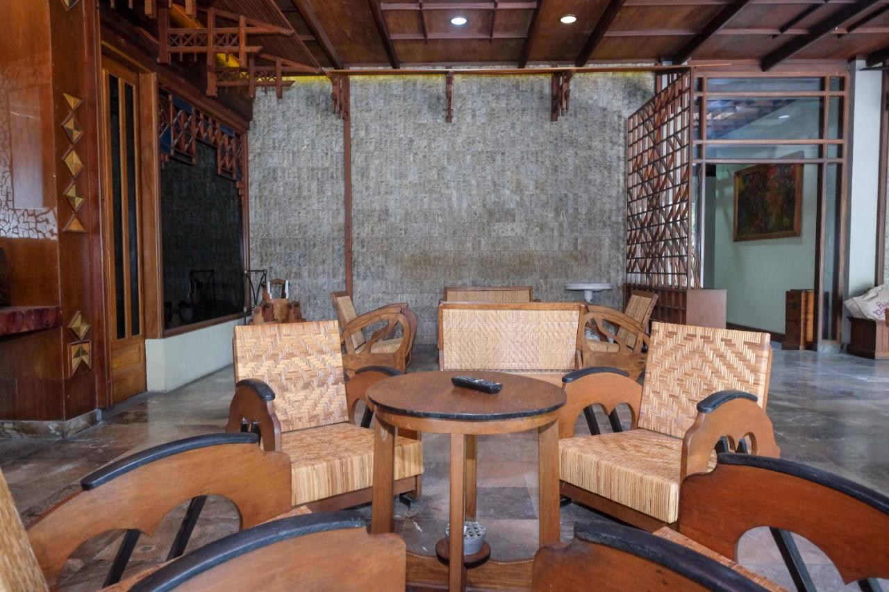Urbanview Hotel Syariah Wisnugraha By Reddoorz 日惹 外观 照片