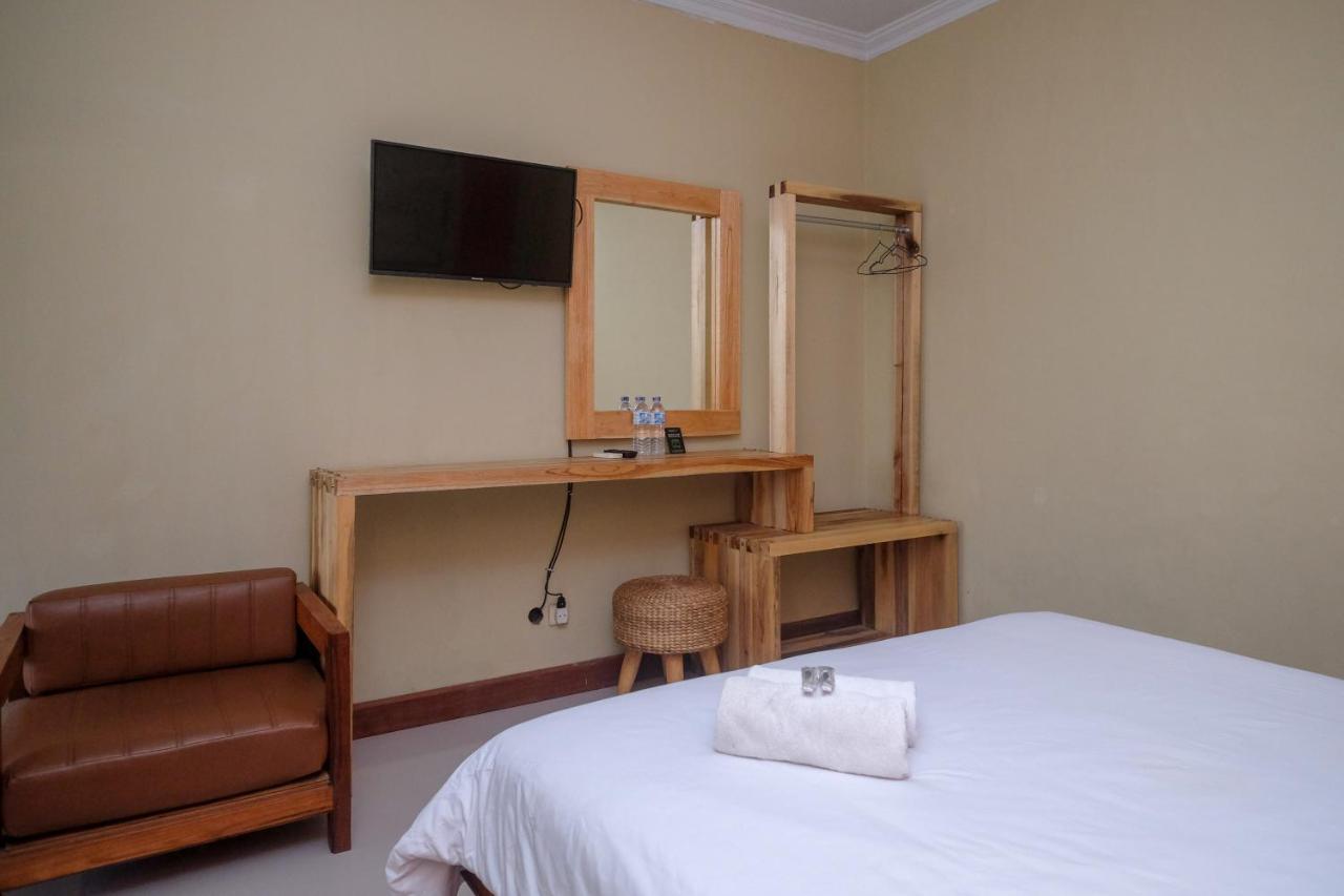 Urbanview Hotel Syariah Wisnugraha By Reddoorz 日惹 外观 照片