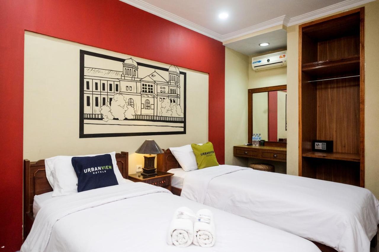 Urbanview Hotel Syariah Wisnugraha By Reddoorz 日惹 外观 照片