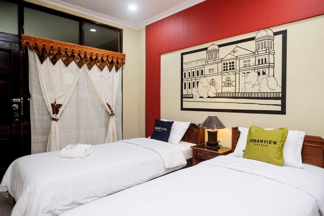 Urbanview Hotel Syariah Wisnugraha By Reddoorz 日惹 外观 照片